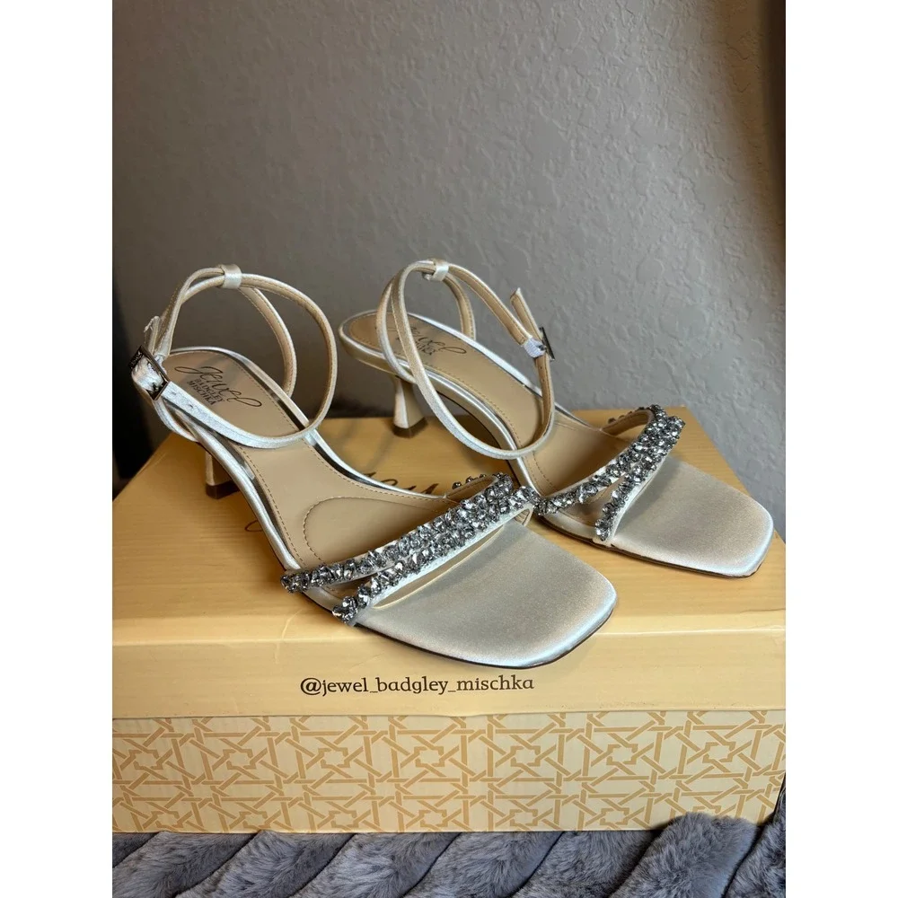 Jewel Badgley Mischka Nayla Sandals Women 6.5 Ivory Satin Rhinestone Kitten Heel